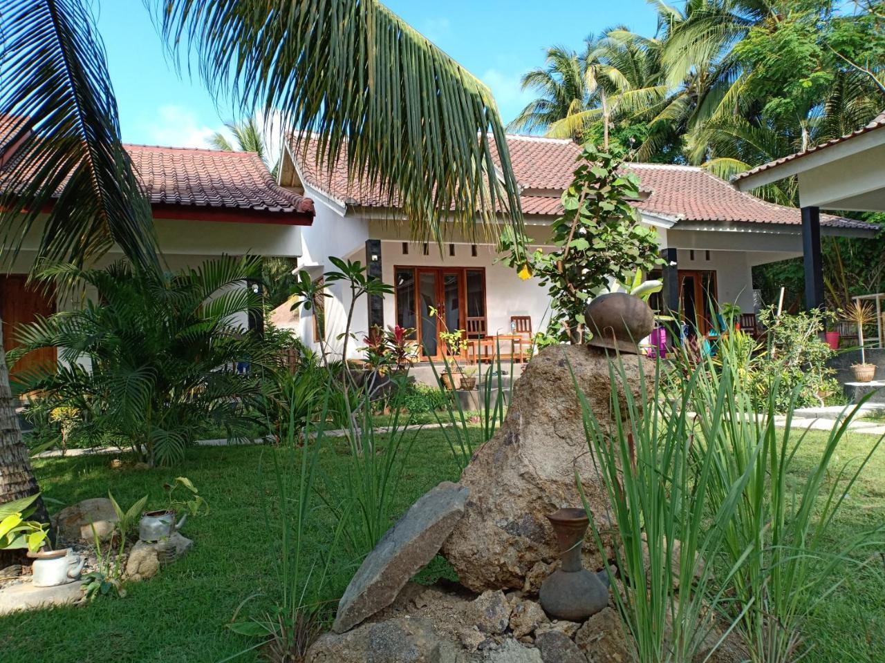 Dewi Garden Guesthouse Kuta  Eksteriør billede